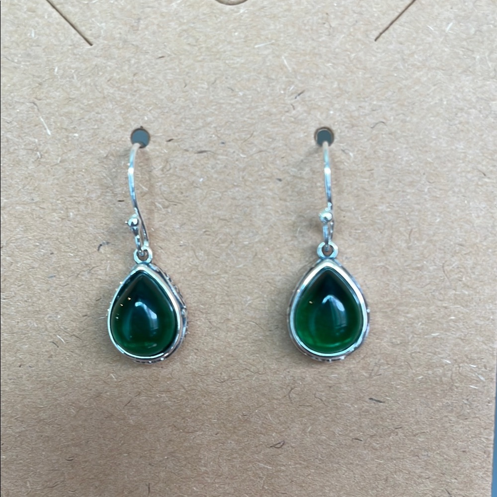 NWOT Teardrop Green Synthetic Emerald Dangle Earrings - Picture 4 of 5